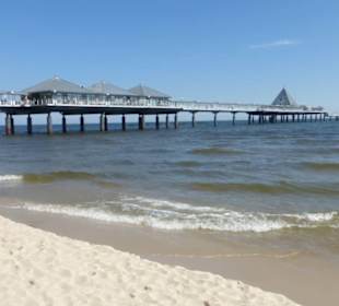 Blick zur Seebrücke von Heringsdorf vom Strand aus