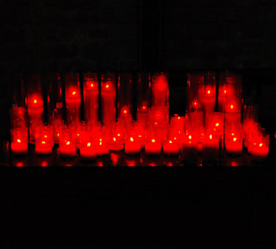 Opferkerzen ( hier gibt es noch echte )