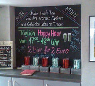 Hinweis auf "jeden Abend" Happy Hour