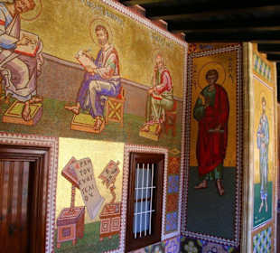 Wandbemalung und Mosaik