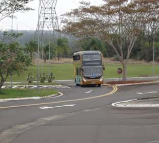 Mit dem Bus zu dem Staudamm