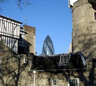 Tower mit SwissRe-Gebäude