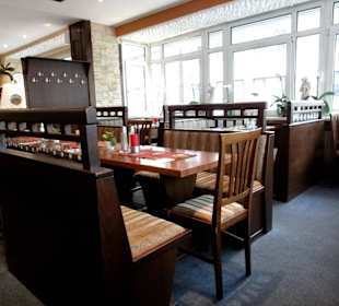 Blick in die Gasträume des Restaurants Plaka