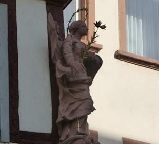 Karlstadt: Hausfigur in der Altstadt