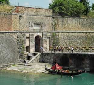 Hier wartet man auf die Gondel