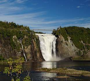 Montmorency Falls v. Boardwalk aus fotografiert