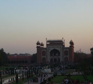 I giardini del Taj verso l'ingresso
