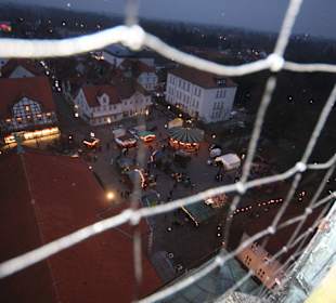 Der Weihnachtsmarkt von St. Panlratius aus gesehen