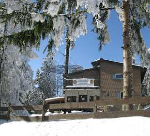 Die Bergwacht rettet verunfallte Rodler 