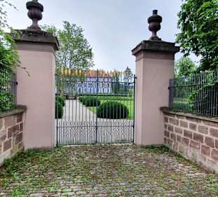 Am Eingangstor