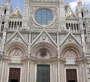 Frontansicht des Doms von Siena