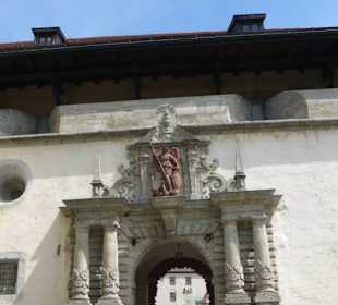 Durch Echtertor (Michaelstor) zum Äußeren Burghof