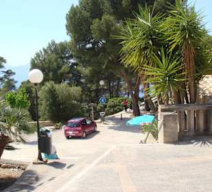 Kisosk mit türkisem Schirm