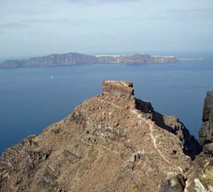 Kraterwanderweg - Blick zum Skaros Felsen