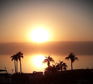 Sonnenuntergang am Toten Mee