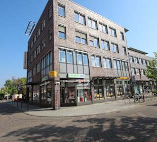 Moderne Geschäftshäuser im Zentrum