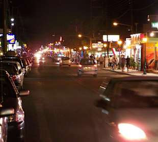 Partymeile bei Nacht