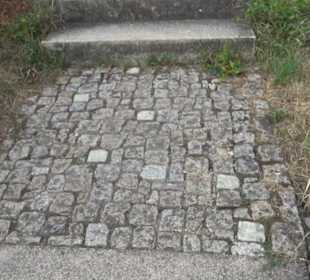 Skulptur fluoreszierende Pflaster von Heubner