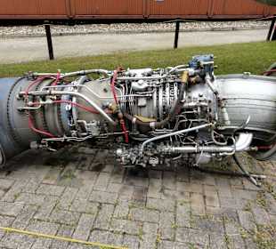 Blick auf das Triebwerk des Hubschraubers