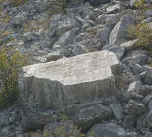 Riesige Gesteinsbrocken