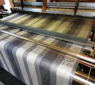 Rundgang durch die Maschinenhalle der Tuchfabrik