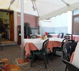 Blick auf die Terrasse der Pizzeria Bella Napoli