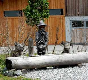 Schöner Holzbrunnen