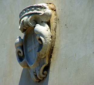 Die Wappen an der Hauswand