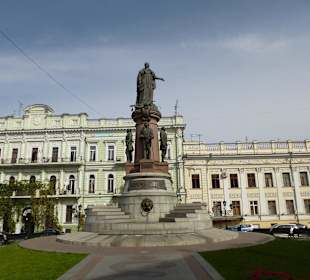 Kardinaldenkmal, hier startet der Bus