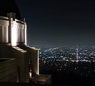 Blick vom Griffith Observatory bei Nacht