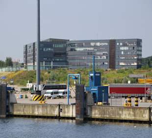 Kaianlagen und Terminalgebäude