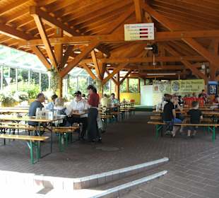 Überdachter Biergarten