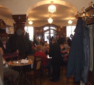 Blick ins Café Tomaselli, Salzburg