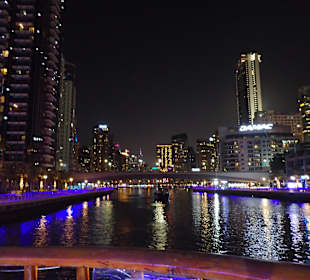 Skyline vom Wasser aus....