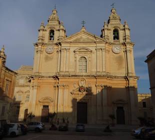 Kathetrale von der Frontseite