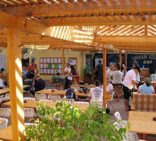 Blick auf die Infotafel und Taucherbar