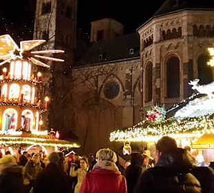 Altstadt mit Weihnachtsmarkt