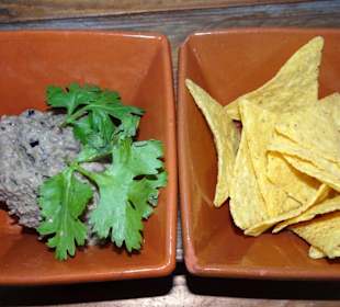 Hausgemachte Tapenade im Paëlla de la Mer