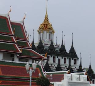 Wat Ratchanatda (Tempel mit den Eisentürmchen)