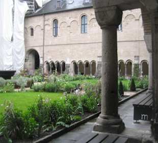 Münsterbasilika / Kreuzgang