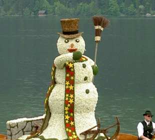 Schneemann aus Narzissen beim Bootskorso