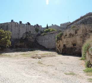 Rhodos - opevnění s příkopem