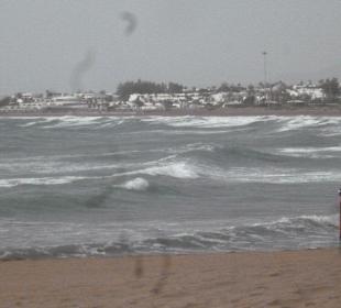 Hier ein stürmischer Strand