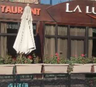 Restaurant La Luna von der Straße aus