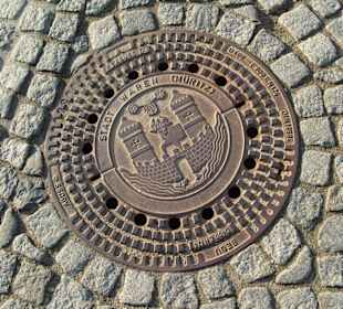 Ein Kanaldeckel