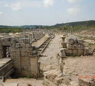 Oberhalb des Nympheons