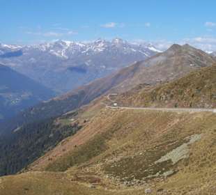 Jaufenpass mit Blick zu den Oetztaler Alpen