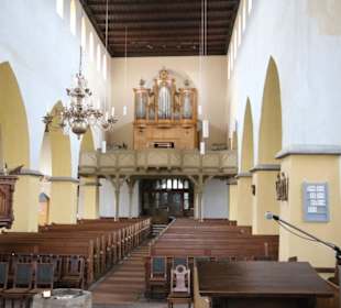 Blick zur Orgelempore