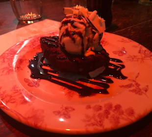 Schoko-Brownies mit Eis