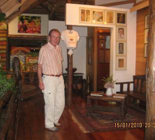 Auf Strümpfen im hinteren Restaurant Bereich